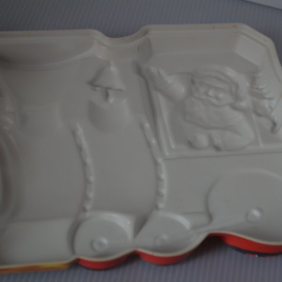Vintage Ullman Plastic Christmas Santa Train Cookie Container Box 9” x 8” x 3.5” - Picture 6 of 8